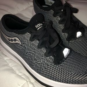 BRAND NEW Saucony Flame sneakers